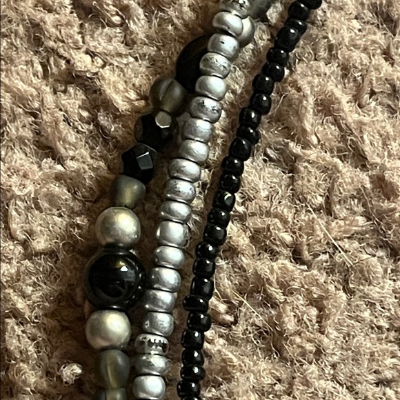 Elegant Black and Silver Beaded Necklace - Picture 4 of 4